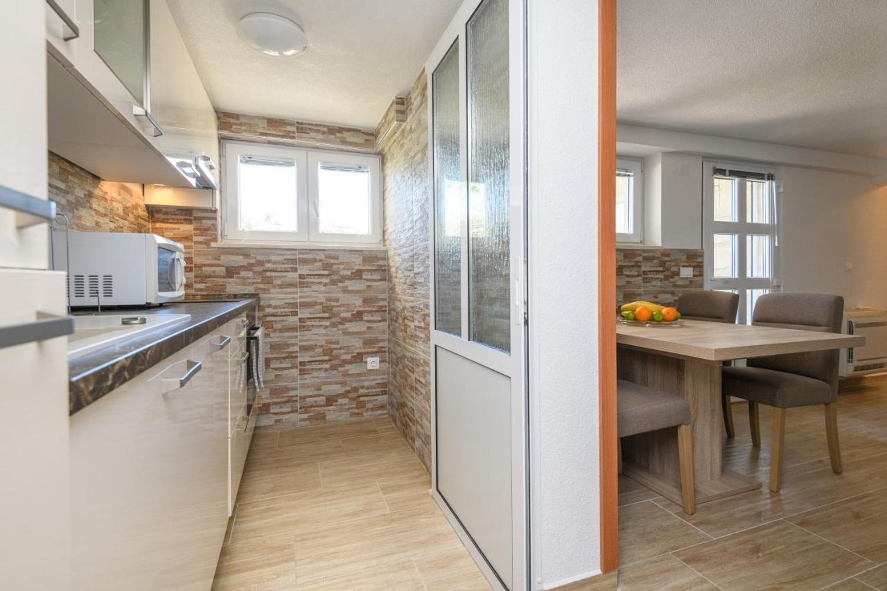 Apartment Mario - Veliki Stan Za Odmor - Terasa- Vrt - Bazen - Pogled More, Izoliran Orasac Luaran gambar