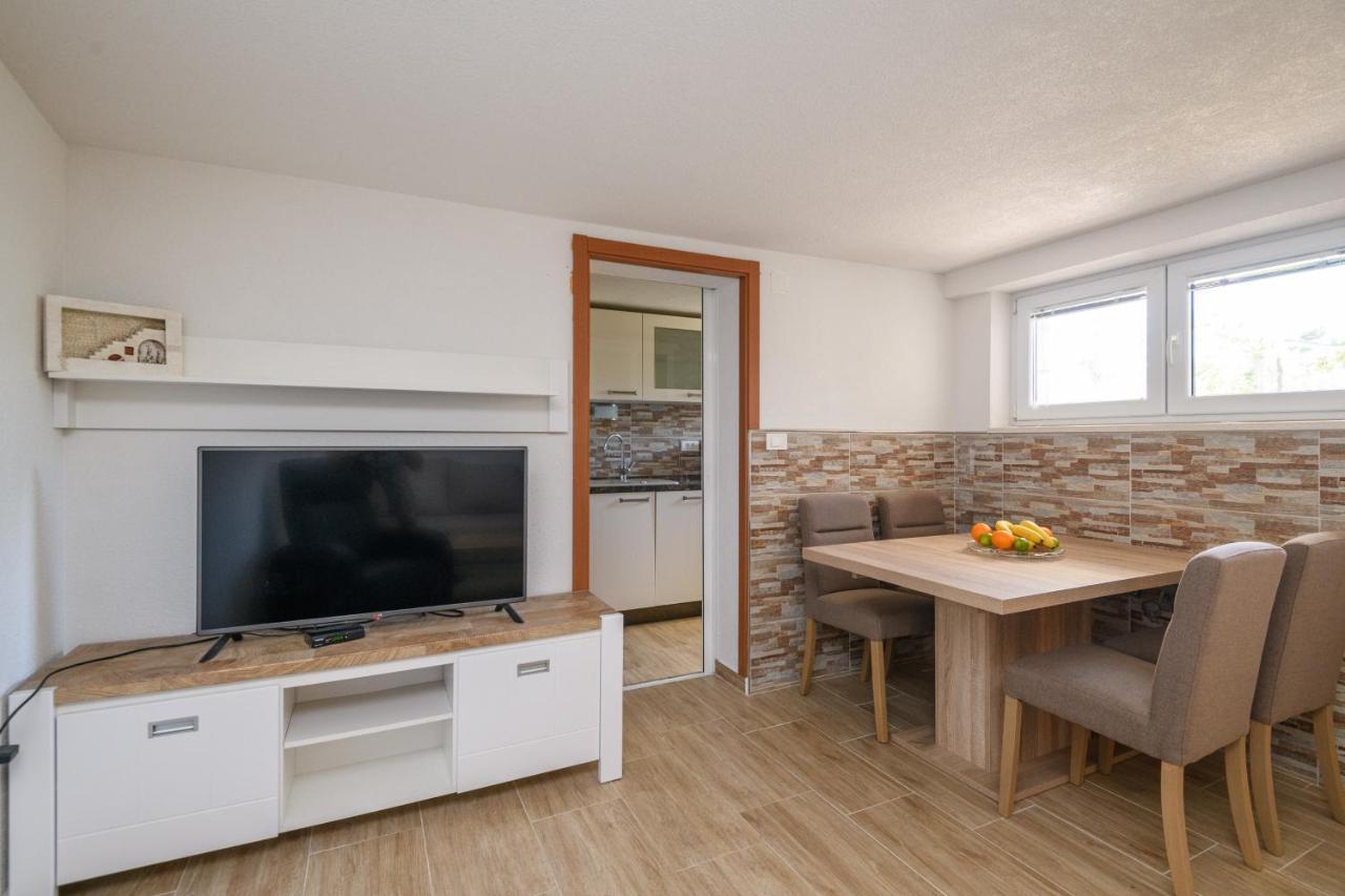 Apartment Mario - Veliki Stan Za Odmor - Terasa- Vrt - Bazen - Pogled More, Izoliran Orasac Luaran gambar